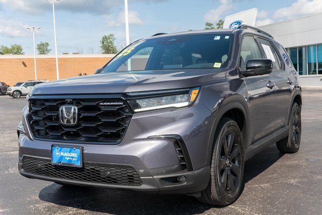 Used 2025 Honda Pilot Black Edition image 2