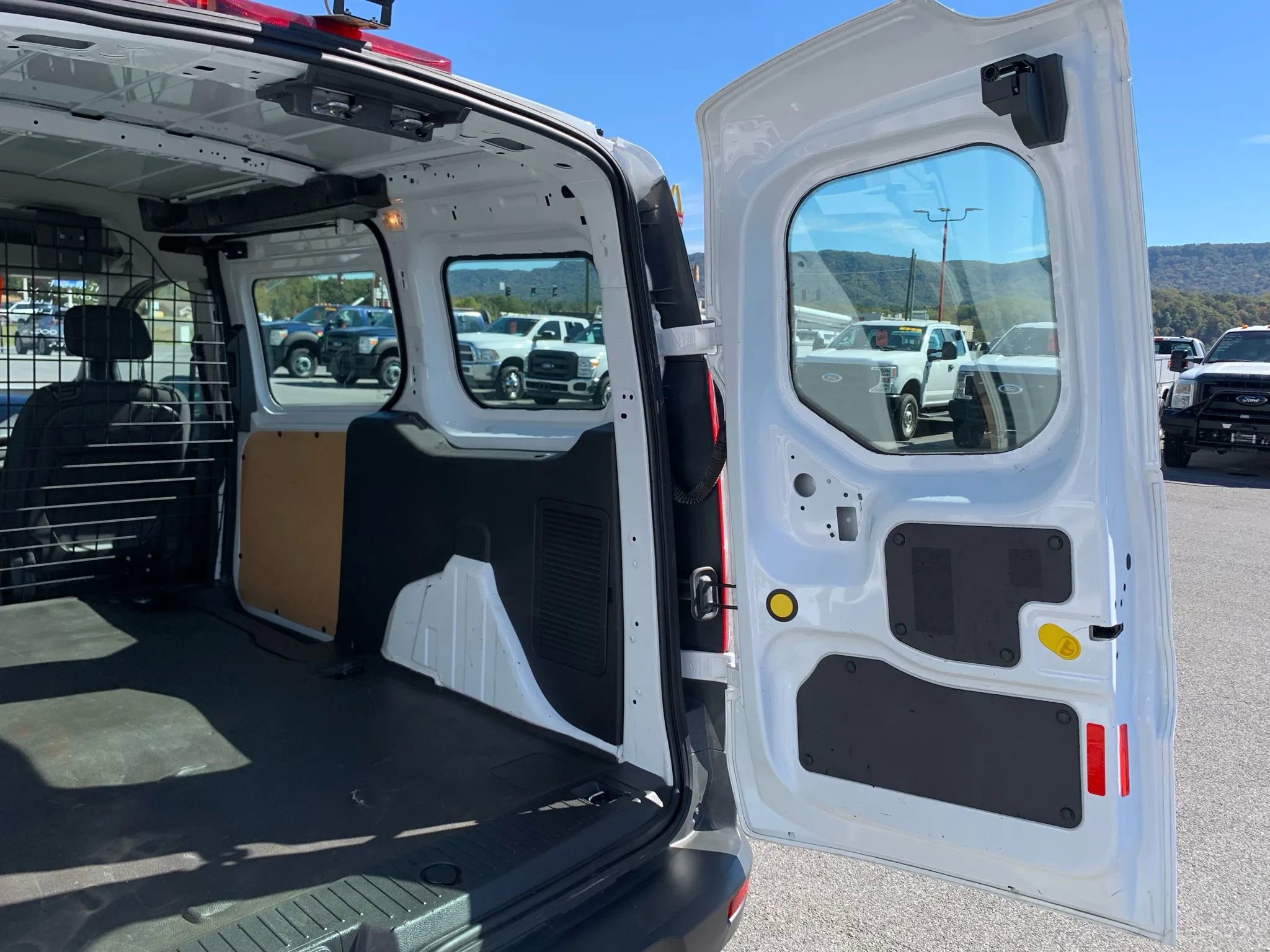 Used 2016 Ford Transit Connect XL image 26