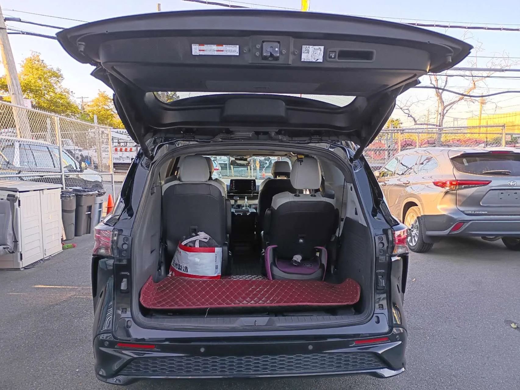 Used 2022 Toyota Sienna XSE AWD/4WD image 8