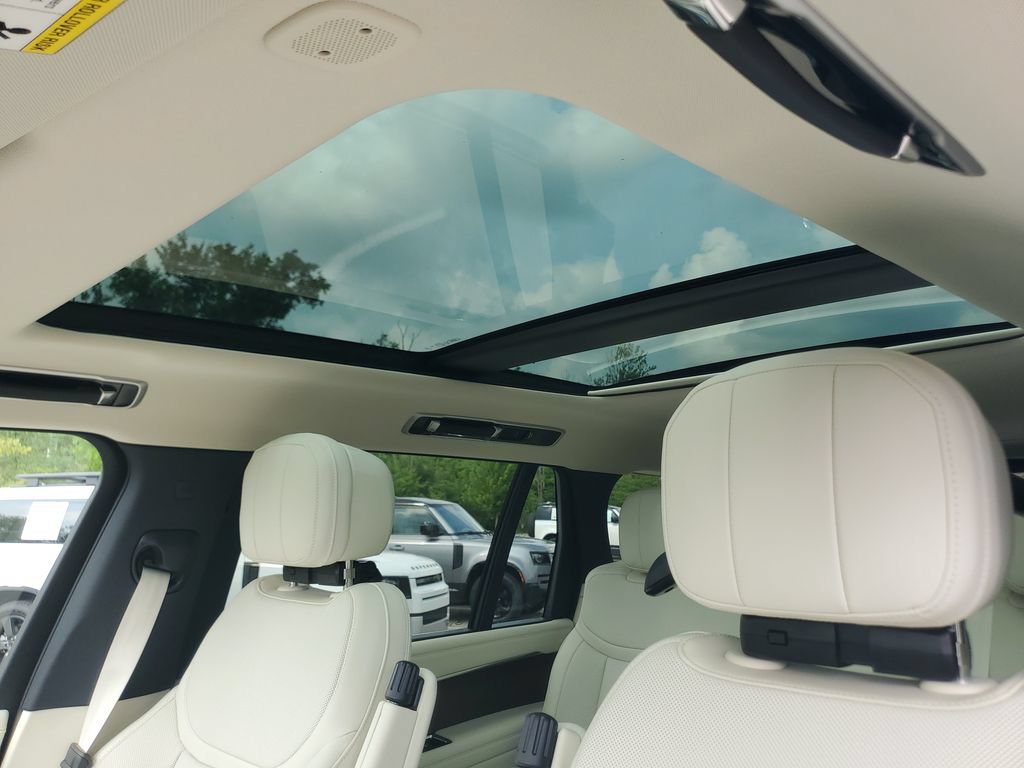 New 2026 Land Rover Range Rover Long Wheelbase SE AWD/4WD image 11
