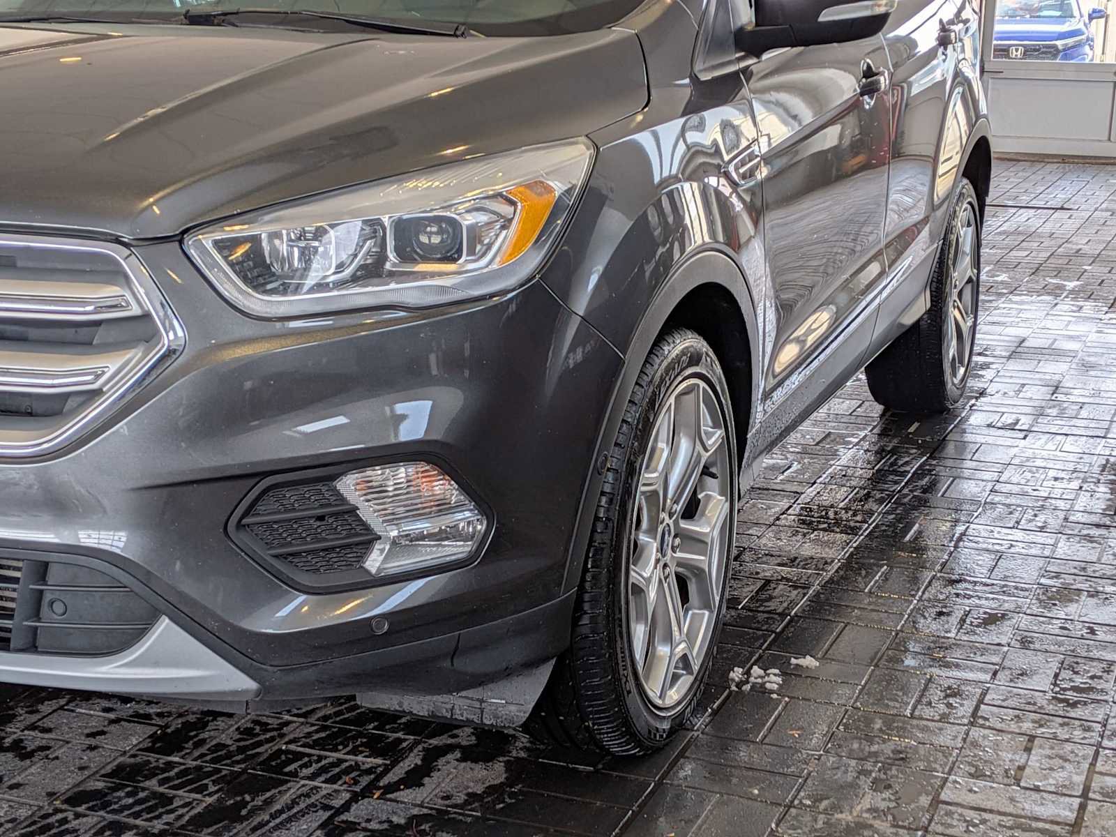 Used 2019 Ford Escape Titanium image 10
