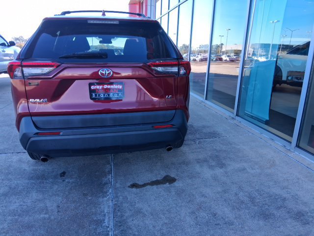 Used 2019 Toyota RAV4 LE FWD image 6