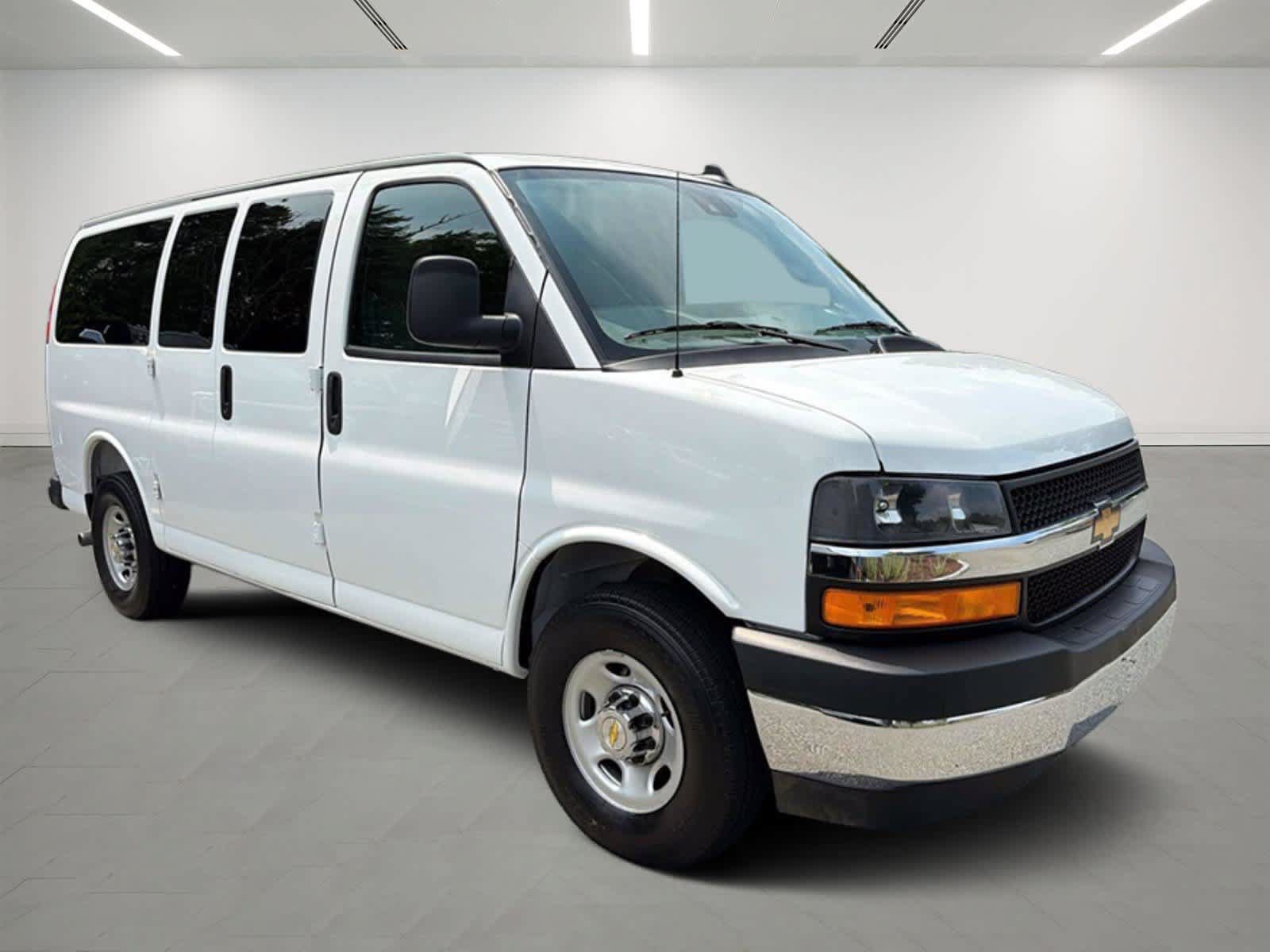 Used 2025 Chevrolet Express 2500 LT RWD image 6