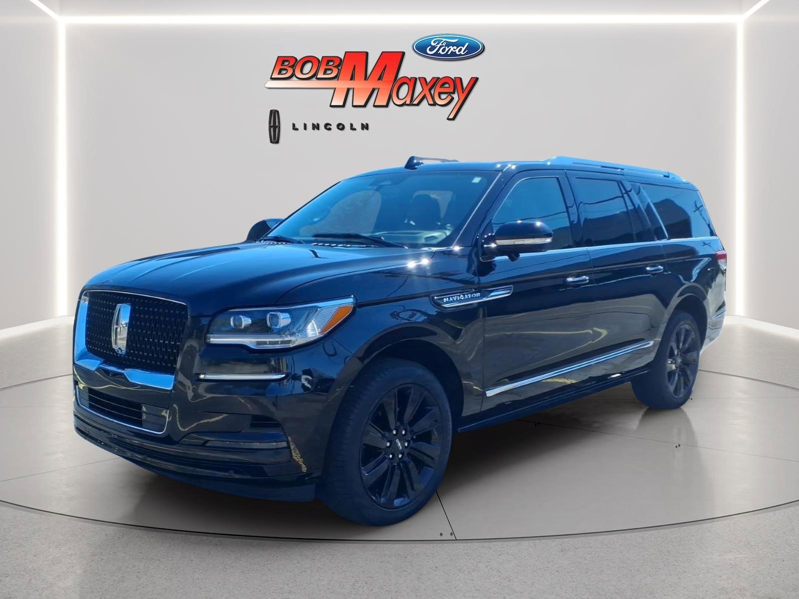 Used 2024 Lincoln Navigator L Reserve AWD/4WD image 1
