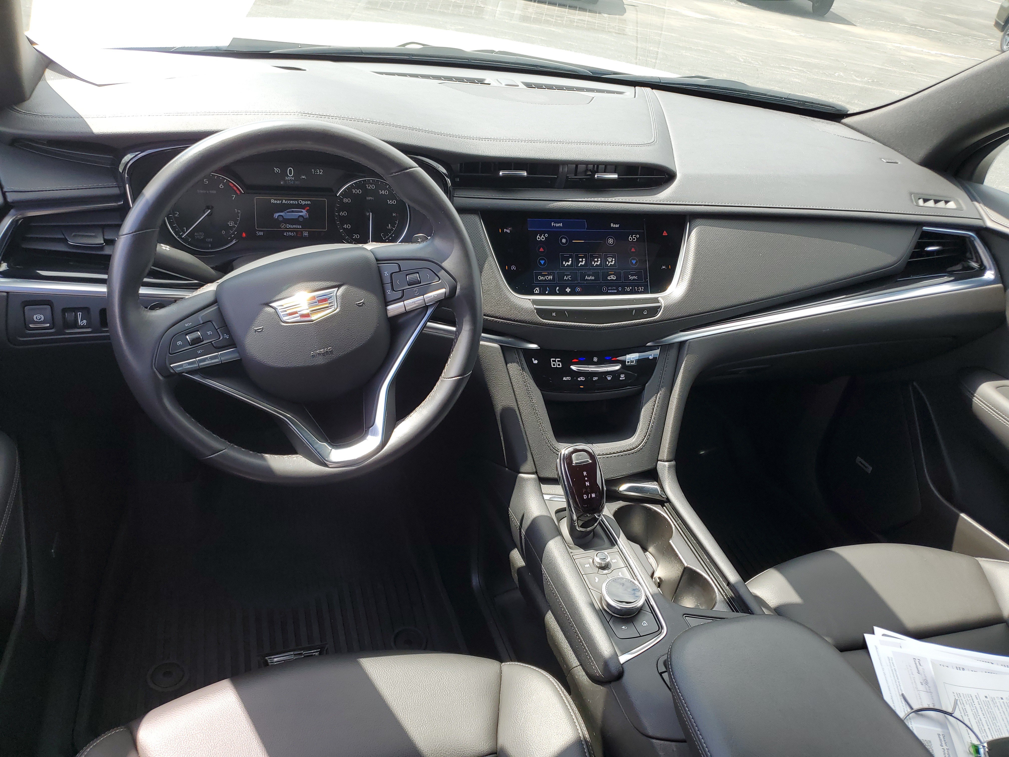 Used 2024 Cadillac XT6 Luxury w/ LPO, Floor Liner Package AWD/4WD image 8