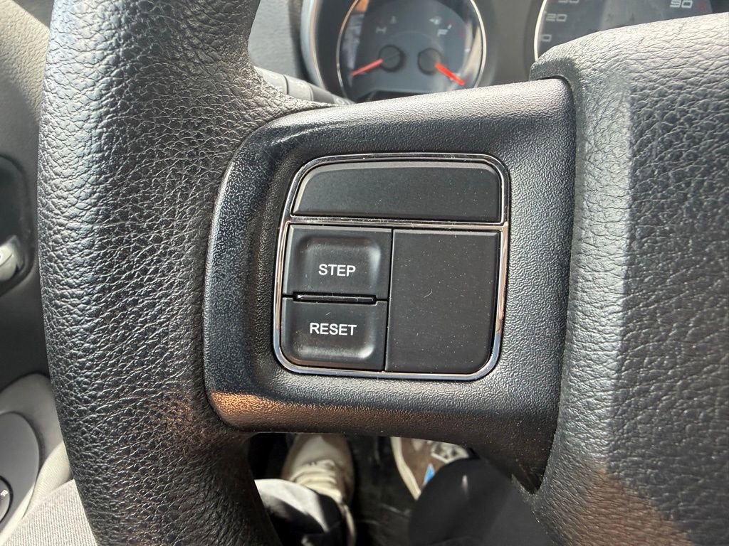 Used 2013 Dodge Avenger SE FWD image 18