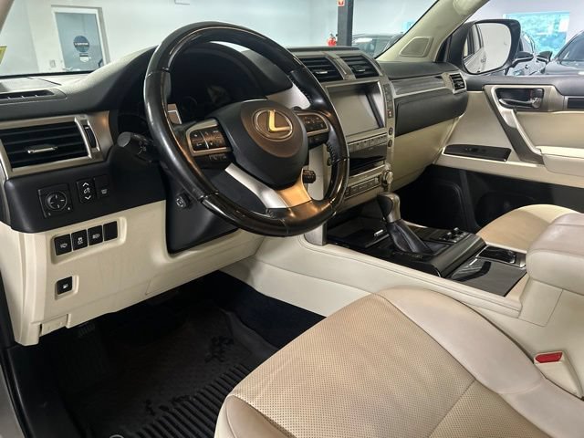 Used 2020 Lexus GX 460 Premium w/ Premium Package AWD/4WD image 12
