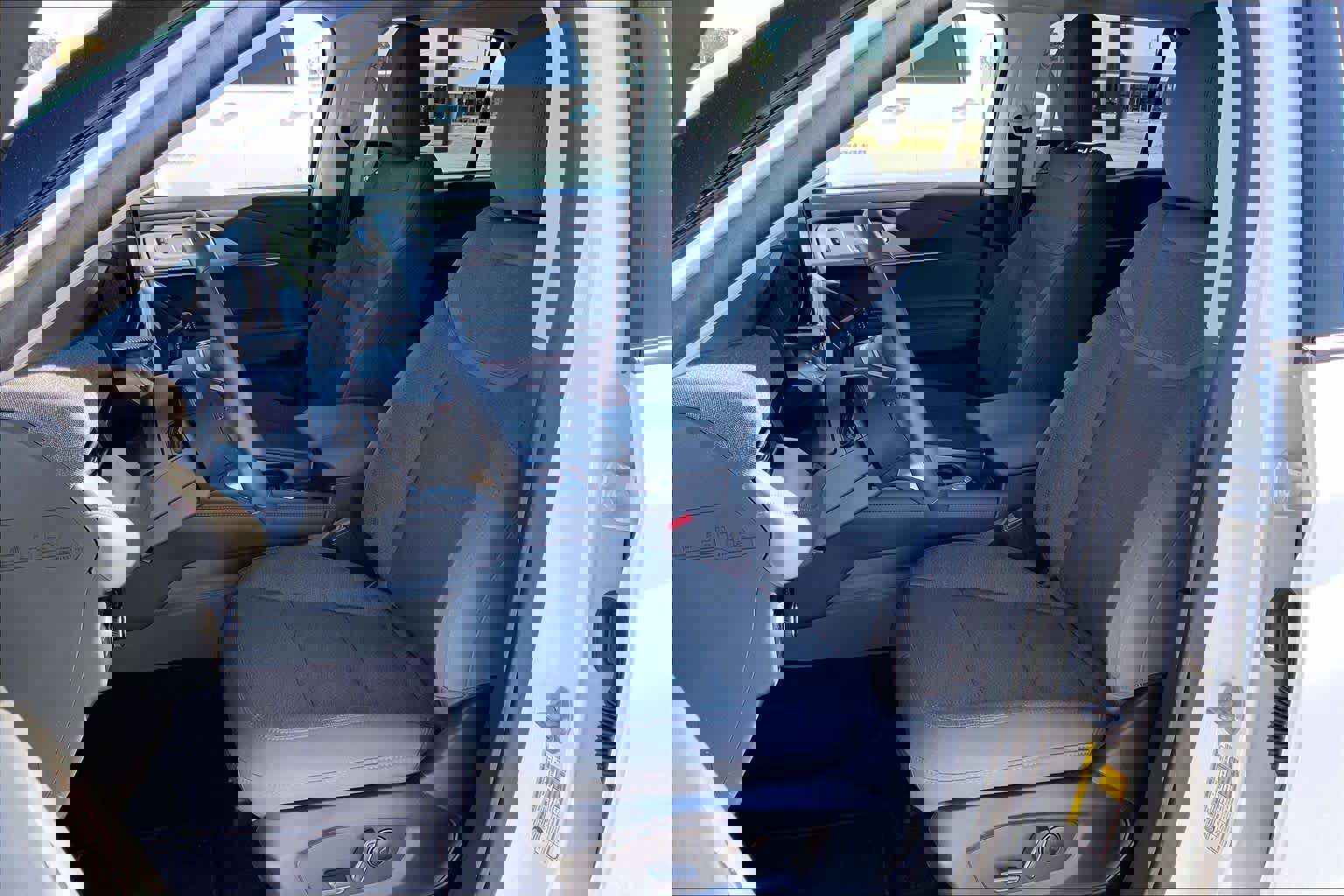 Certified 2025 Ford Explorer Active image 7