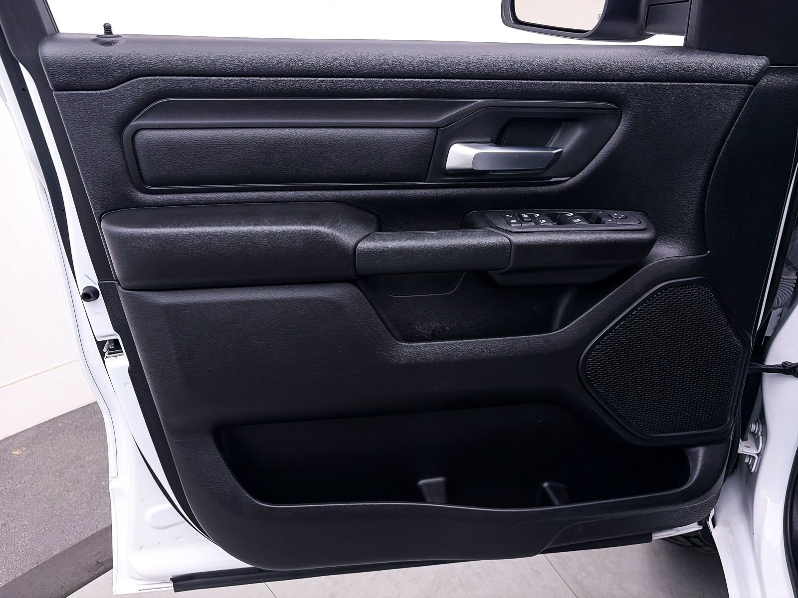 Used 2025 RAM 1500 Warlock AWD/4WD image 15