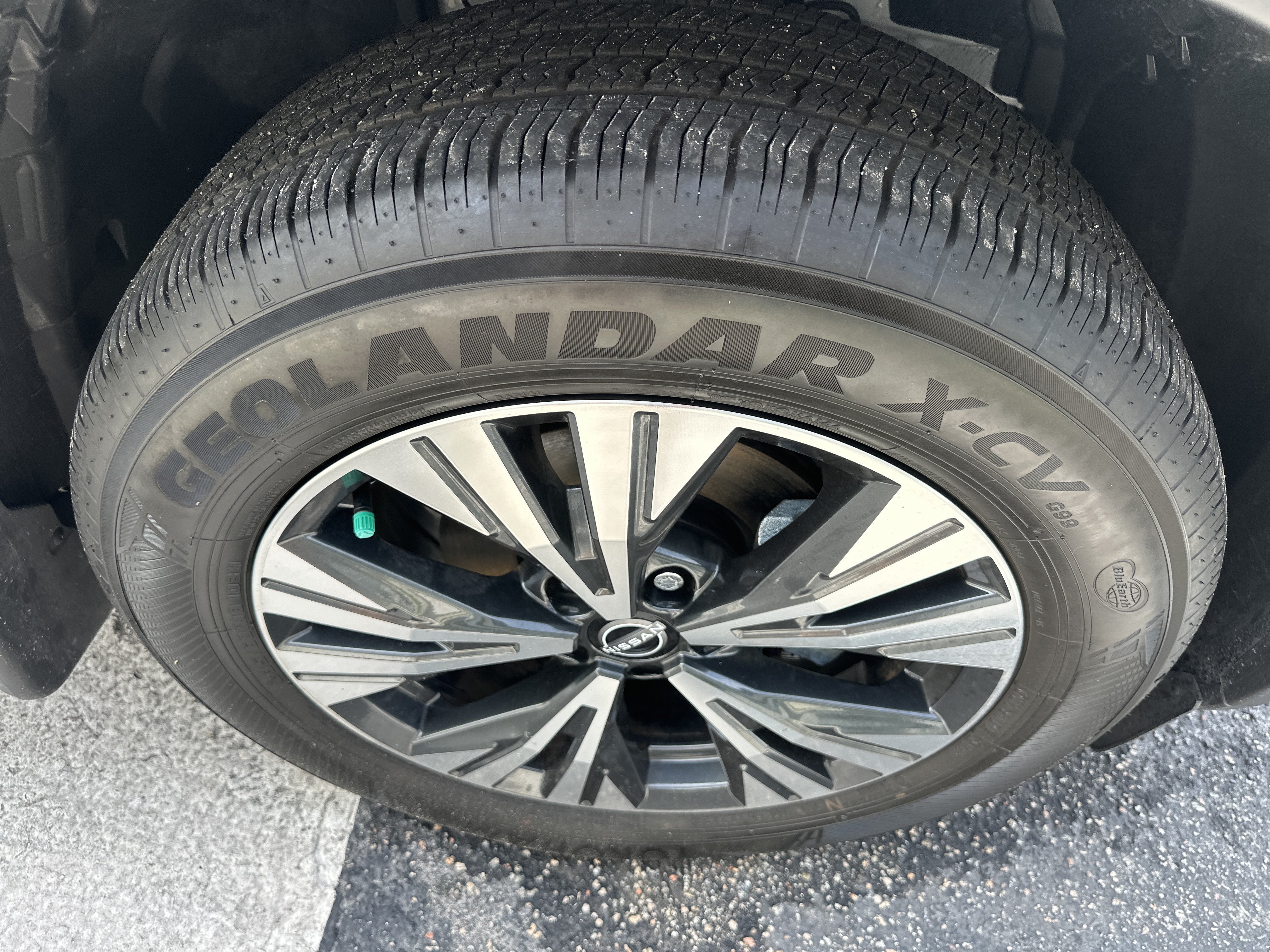 Used 2023 Nissan Rogue SV FWD image 4