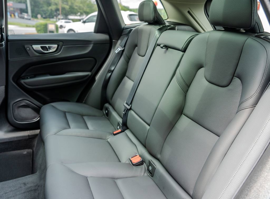 Used 2025 Volvo XC60 B5 Plus AWD/4WD image 19