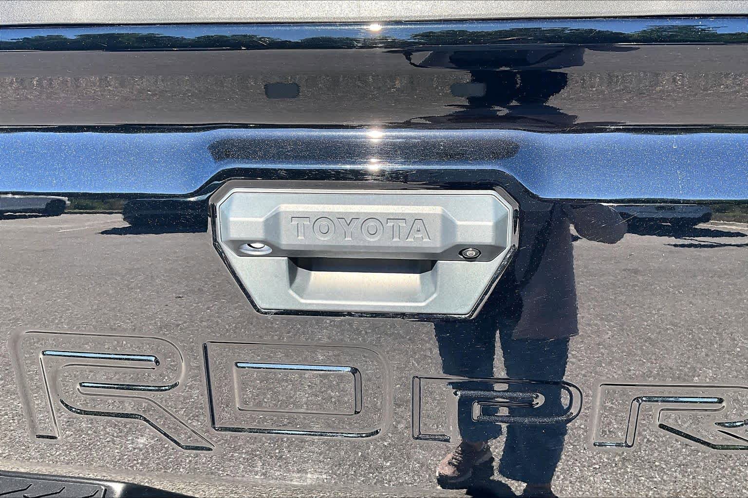Used 2025 Toyota Tacoma TRD Pro w/ Tow Tech Package AWD/4WD image 9