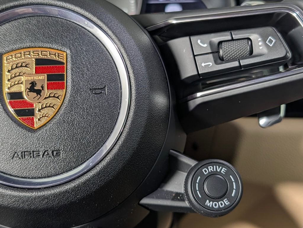 Certified 2025 Porsche Macan S image 38