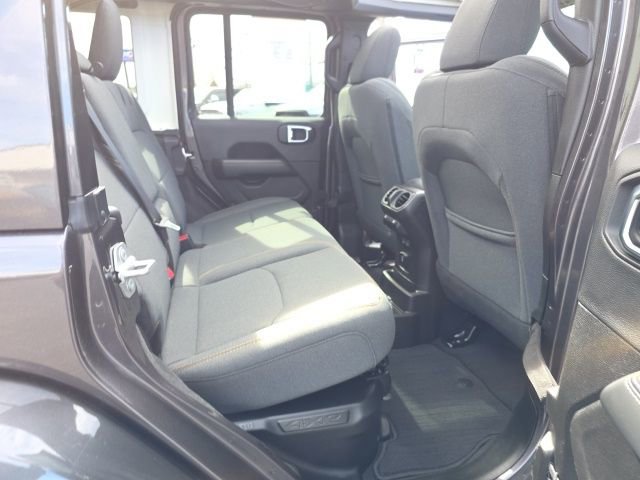 Used 2025 Jeep Wrangler Unlimited Sahara w/ Safety Group AWD/4WD image 49