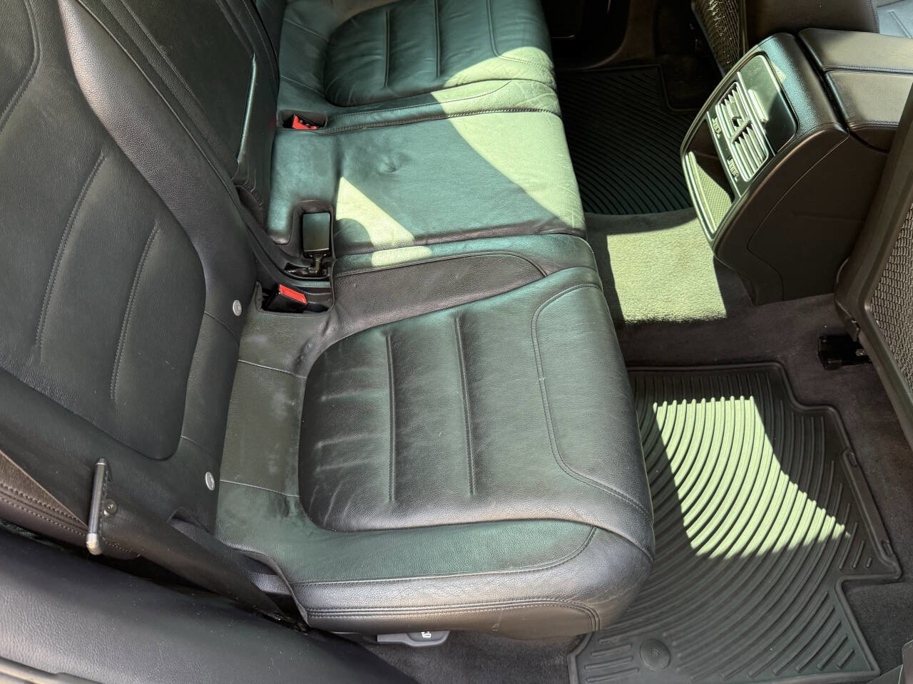 Used 2012 Volkswagen Touareg Sport image 10