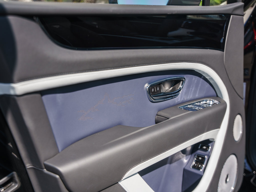 New 2027 Bentley Bentayga AWD/4WD image 16
