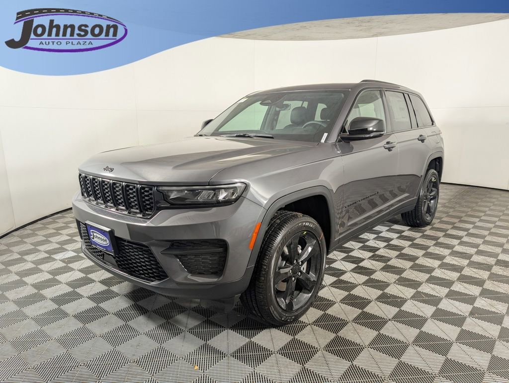 New 2025 Jeep Grand Cherokee Laredo image 1