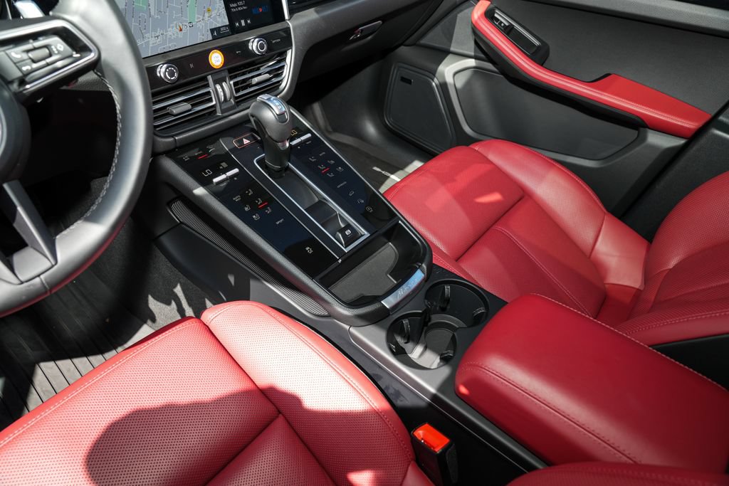 Certified 2026 Porsche Macan AWD/4WD image 26