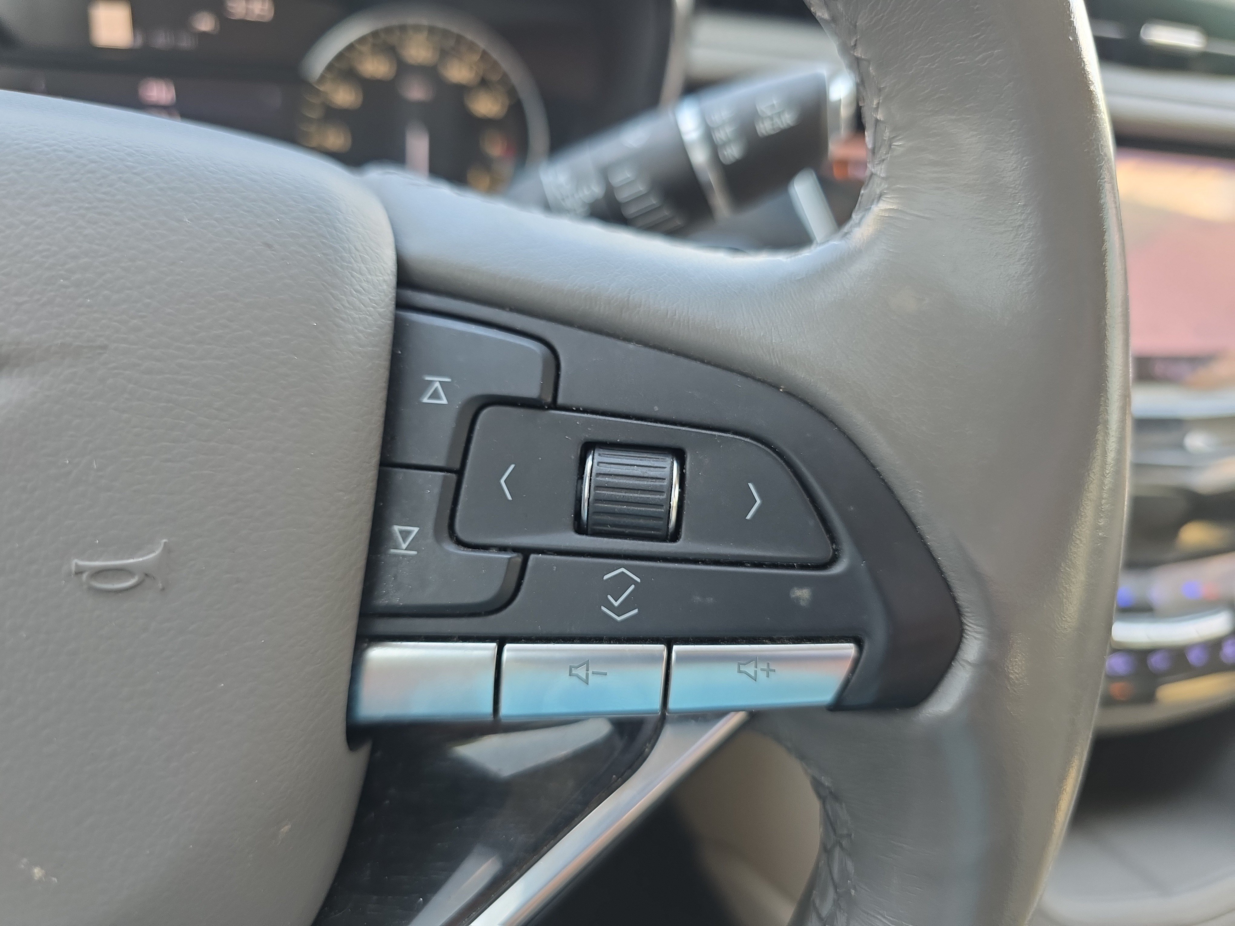 Used 2023 Cadillac XT6 Premium Luxury FWD image 21