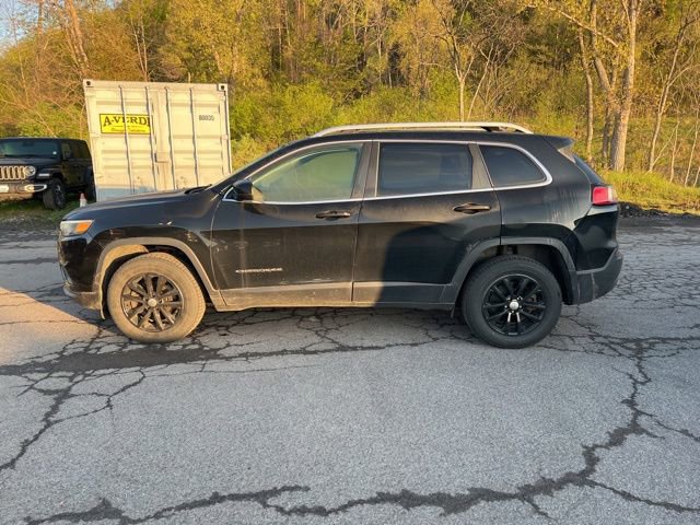Used 2019 Jeep Cherokee Latitude Plus w/ Comfort/Convenience Group AWD/4WD image 3