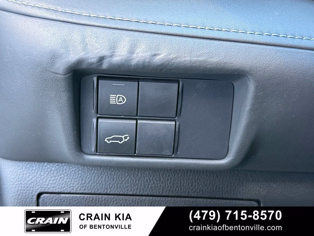 Used 2021 Toyota Highlander XLE FWD image 12