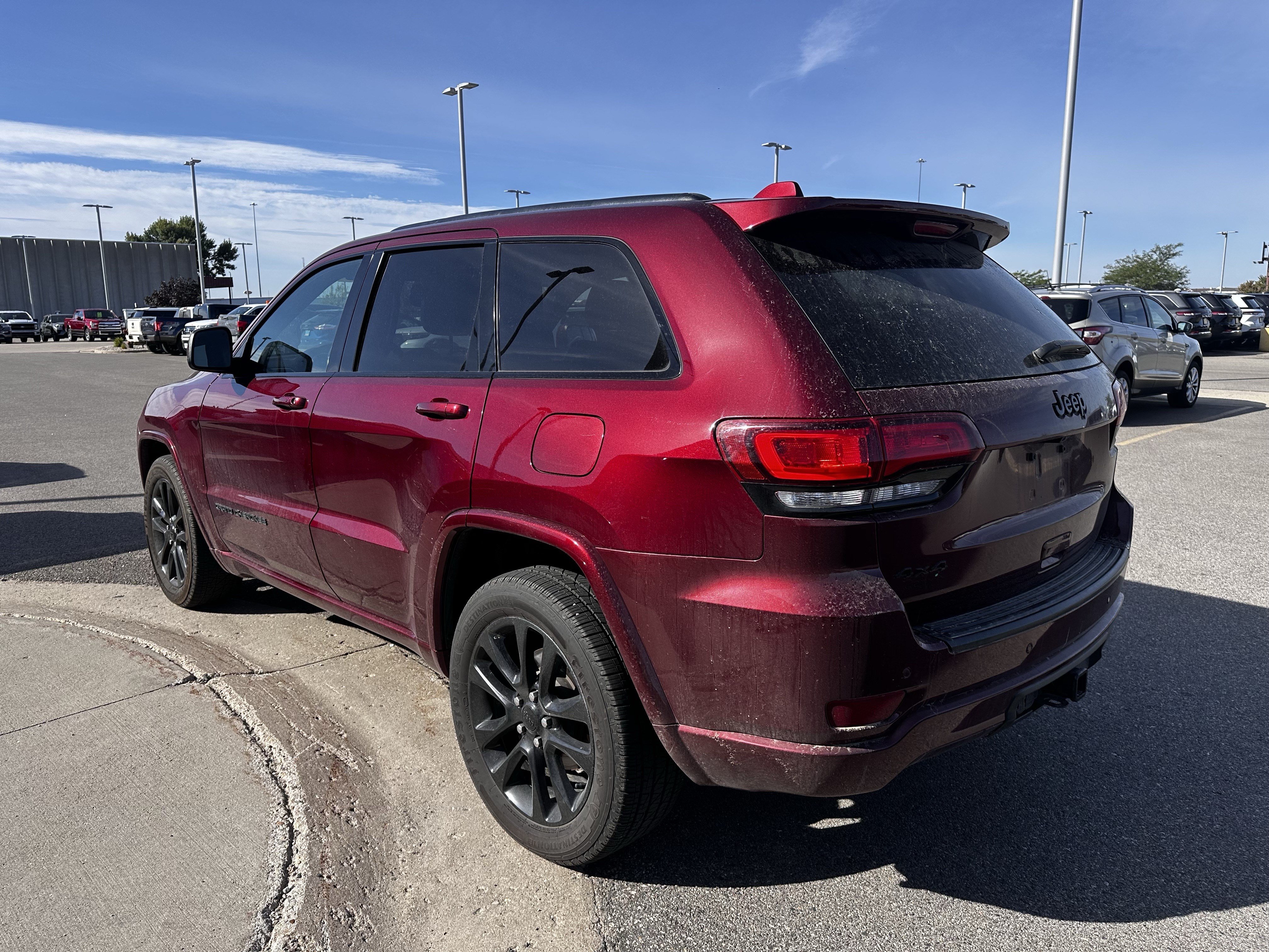 Used 2020 Jeep Grand Cherokee Altitude AWD/4WD image 4