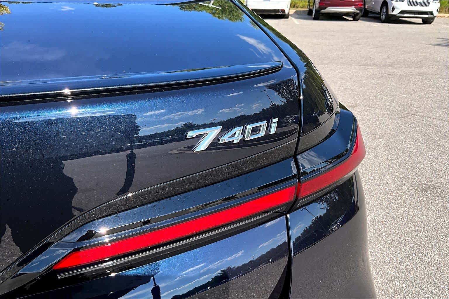 Used 2025 BMW 740i w/ Premium Package RWD image 32
