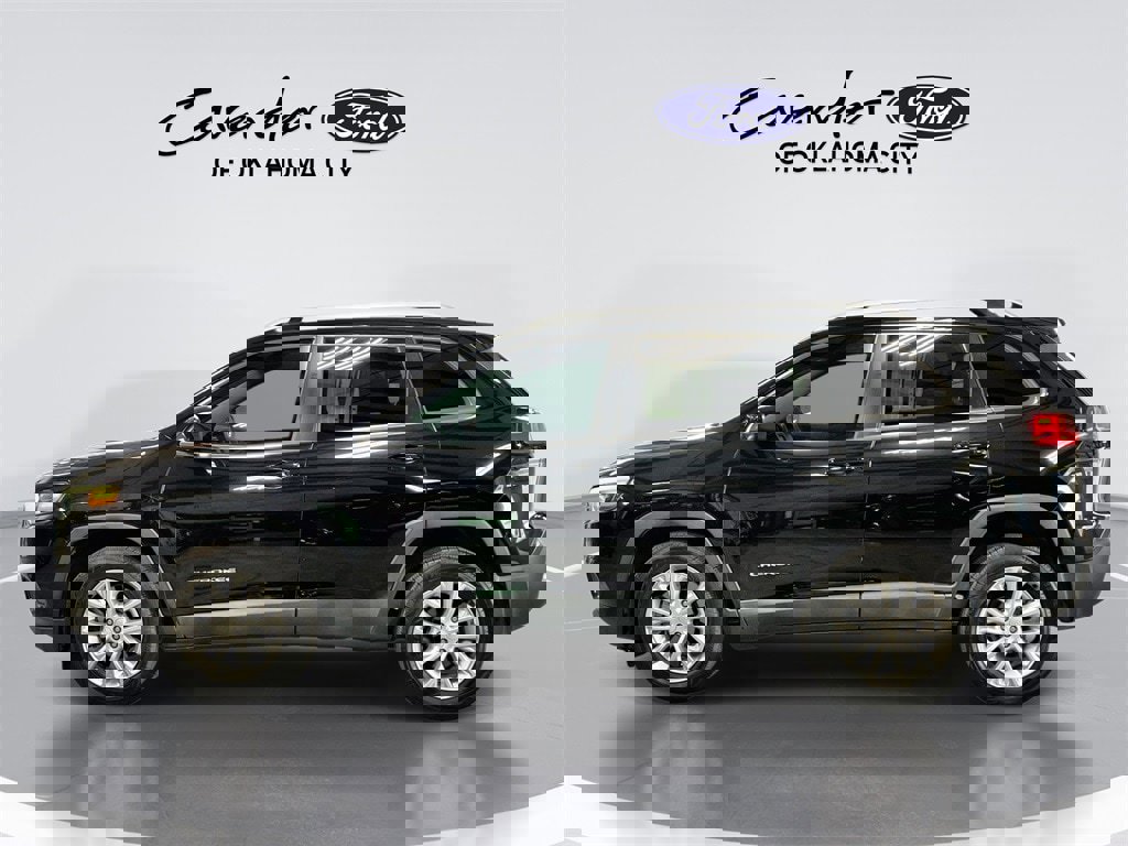 Used 2019 Jeep Cherokee Latitude w/ Popular Appearance Group image 5