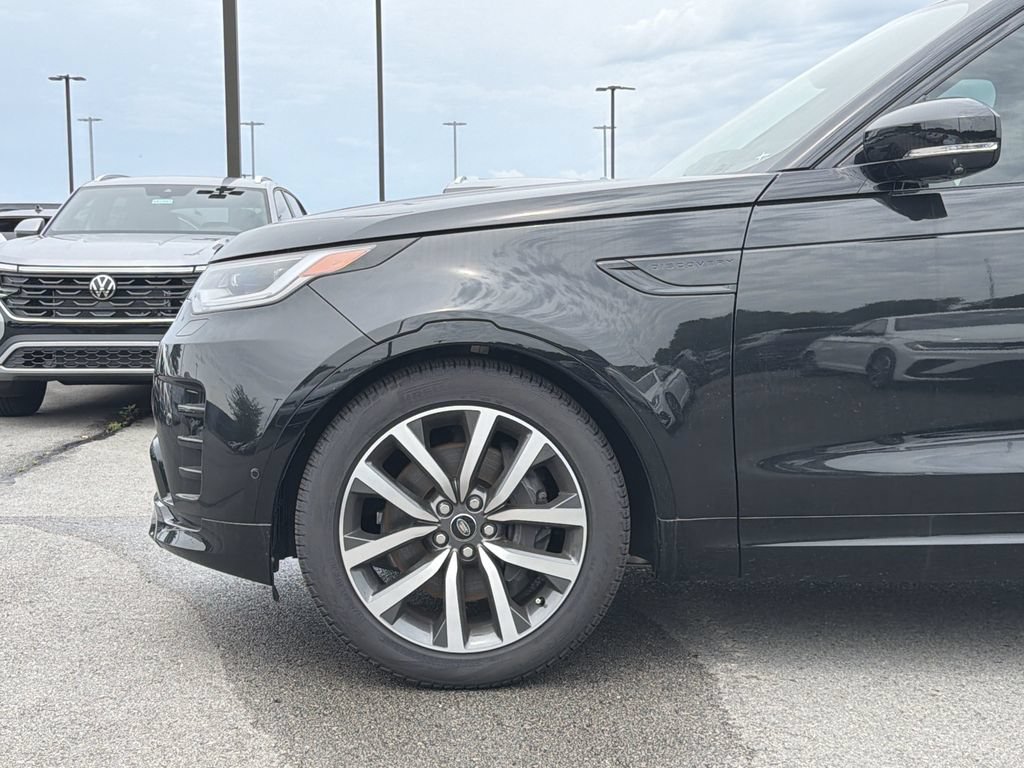 Used 2024 Land Rover Discovery Dynamic SE AWD/4WD image 9