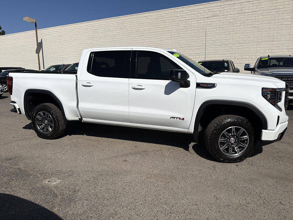 Used 2025 GMC Sierra 1500 AT4 AWD/4WD image 4