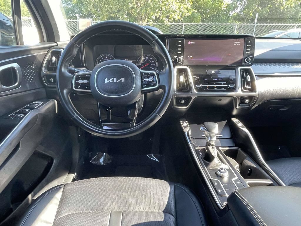 Used 2022 Kia Sorento S w/ Panoramic Sunroof Package FWD image 14