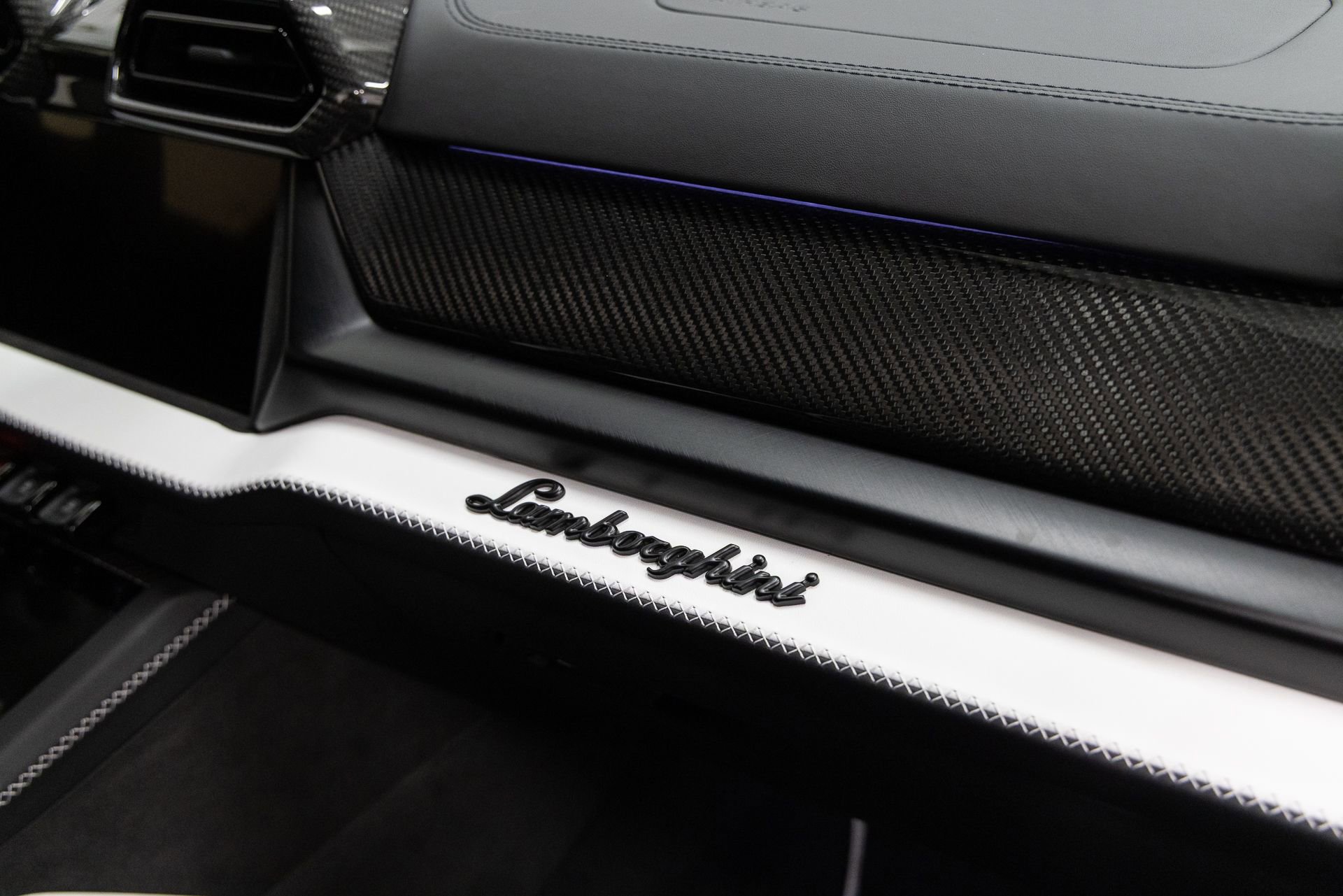 Used 2025 Lamborghini Urus SE image 23