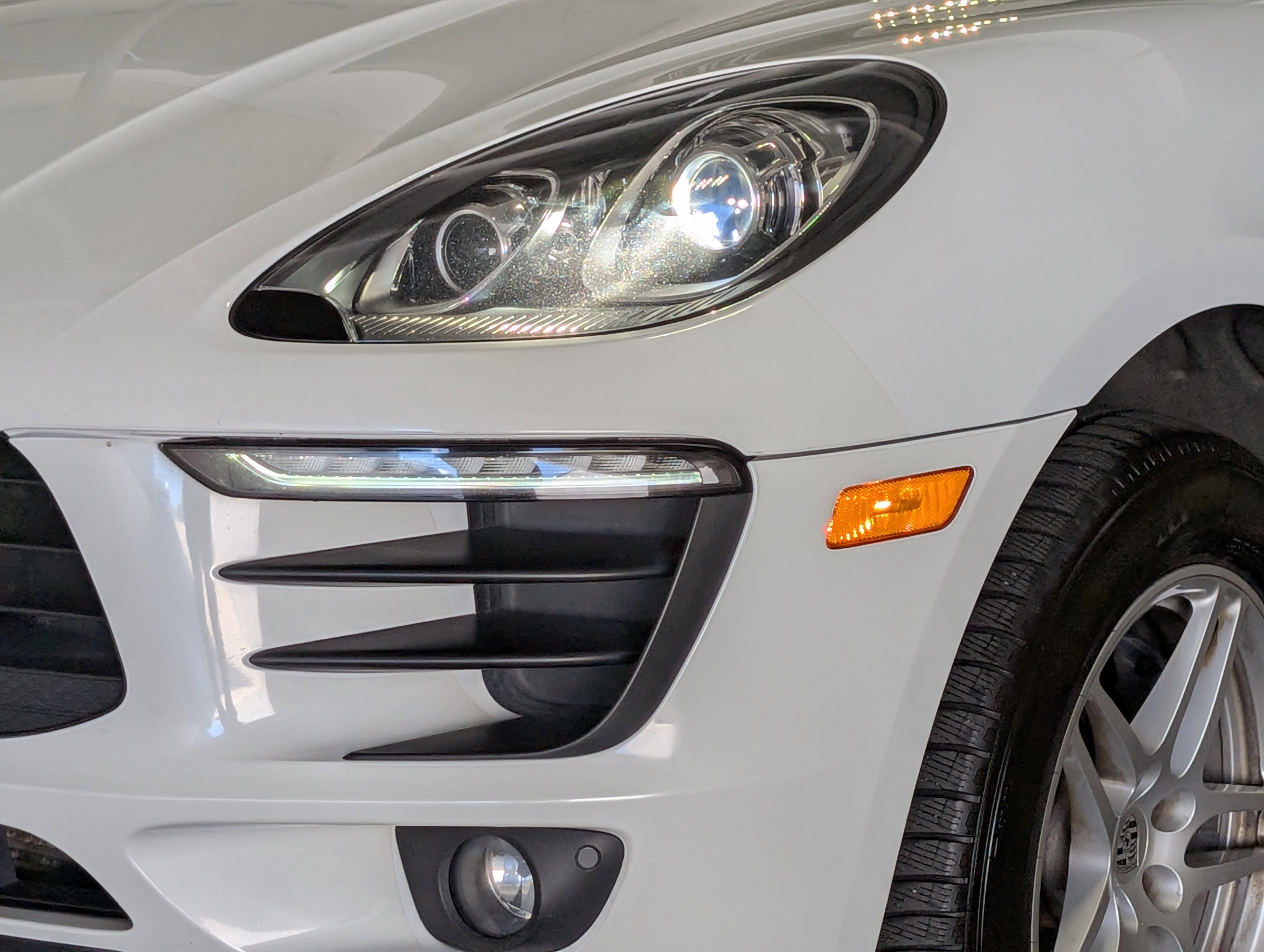 Certified 2018 Porsche Macan AWD/4WD image 13