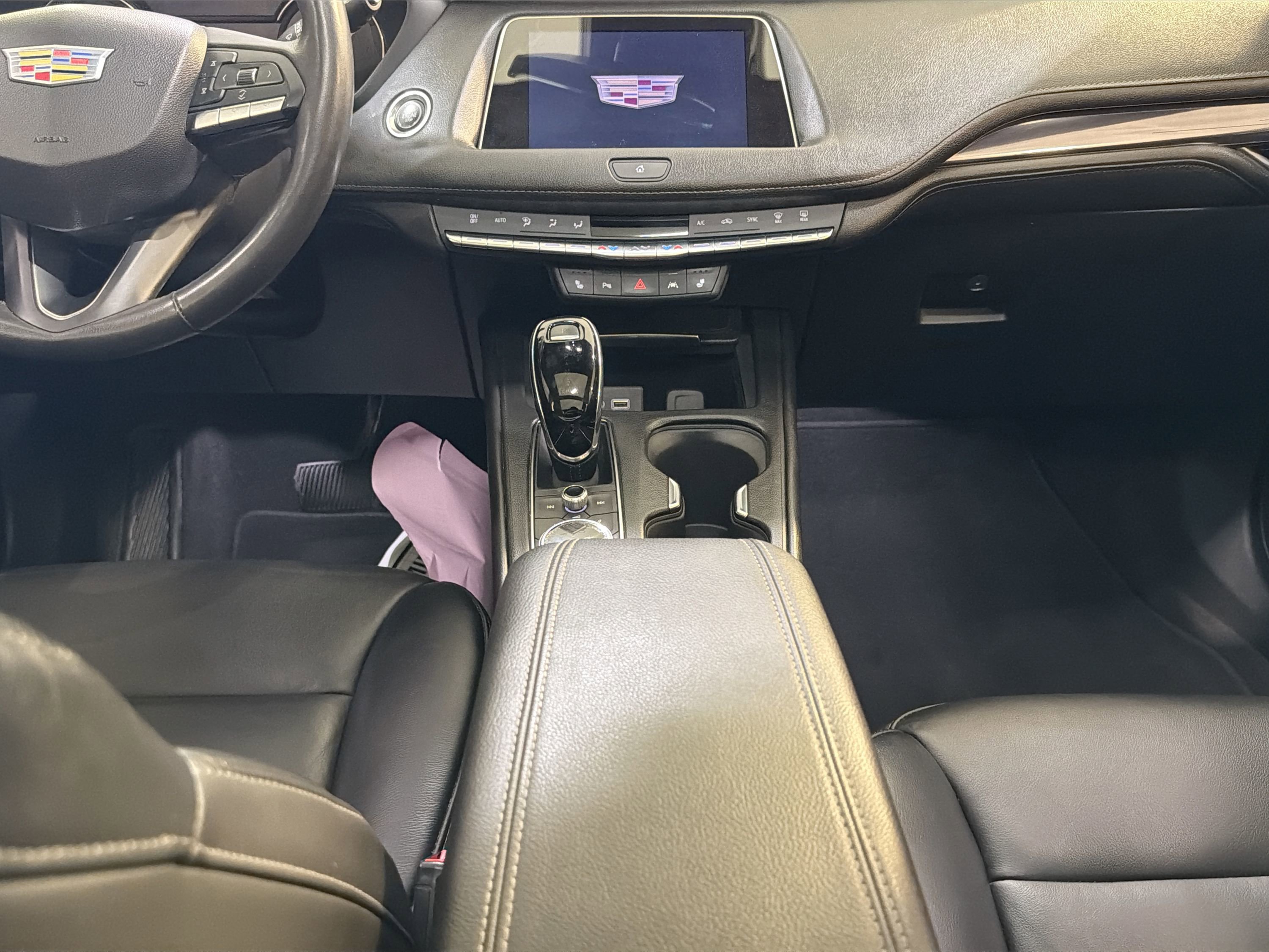 Used 2022 Cadillac XT4 Luxury w/ Cold Weather Package image 21