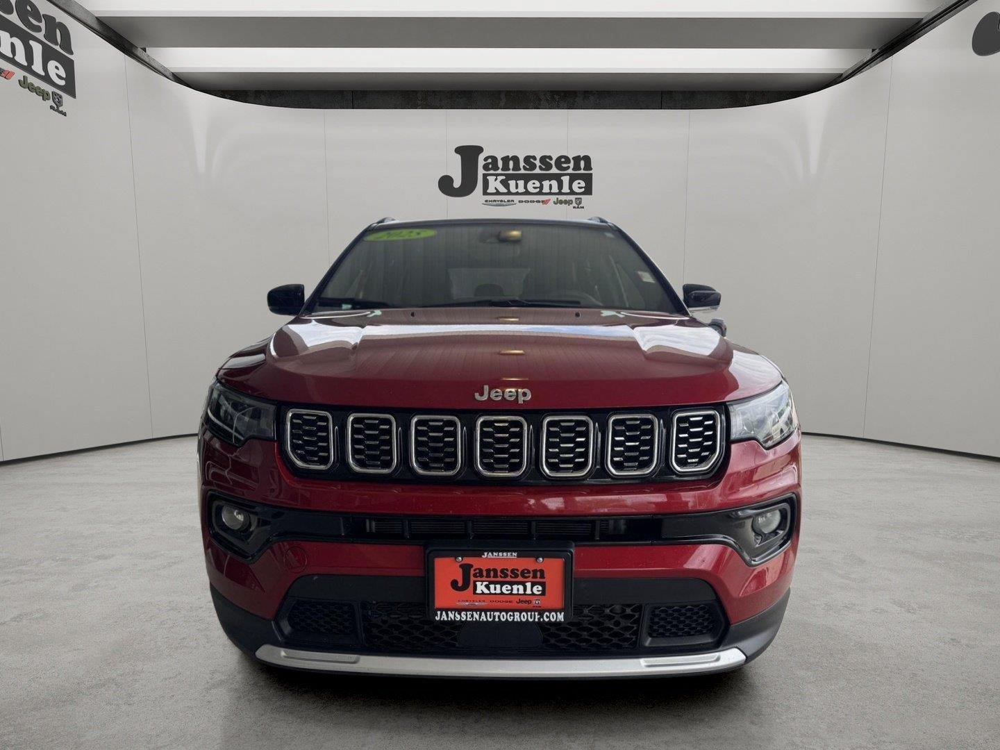 Used 2025 Jeep Compass Limited AWD/4WD image 4