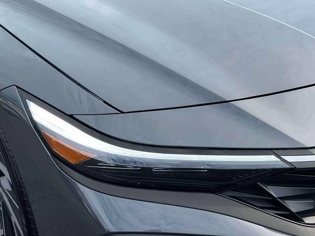 Certified 2025 Hyundai Elantra Sport FWD image 9