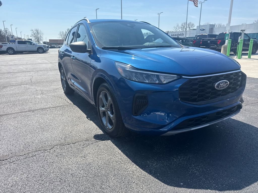 Used 2023 Ford Escape ST-Line w/ Tech Pack #1 FWD image 4