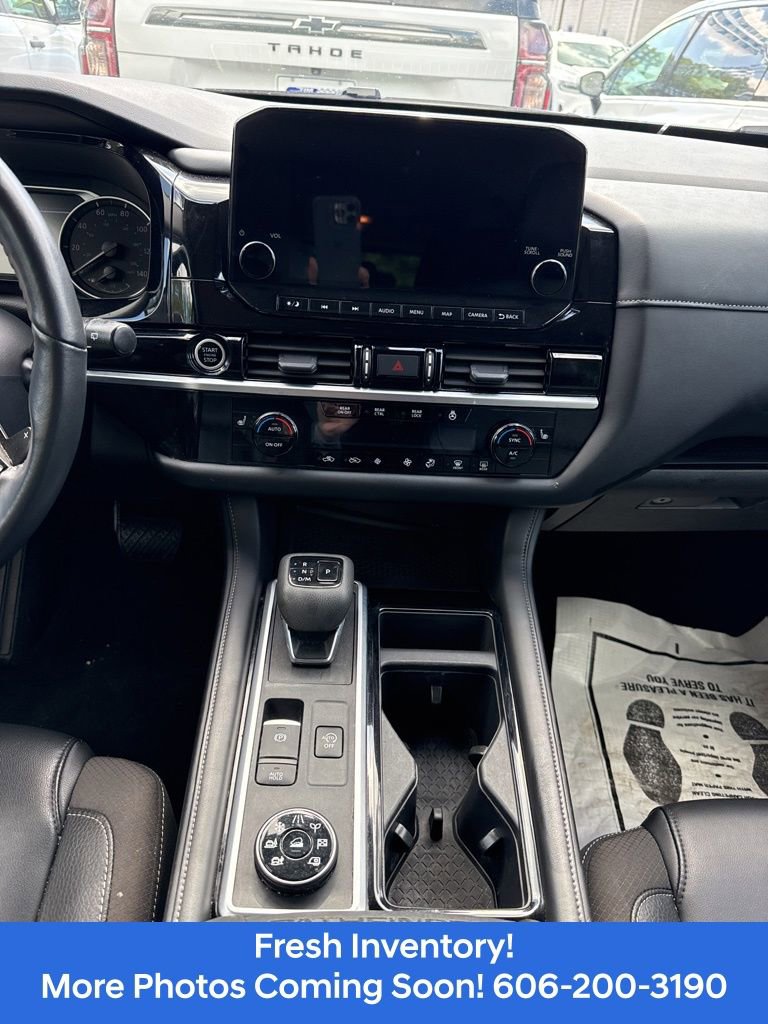 Used 2024 Nissan Pathfinder SL AWD/4WD image 12
