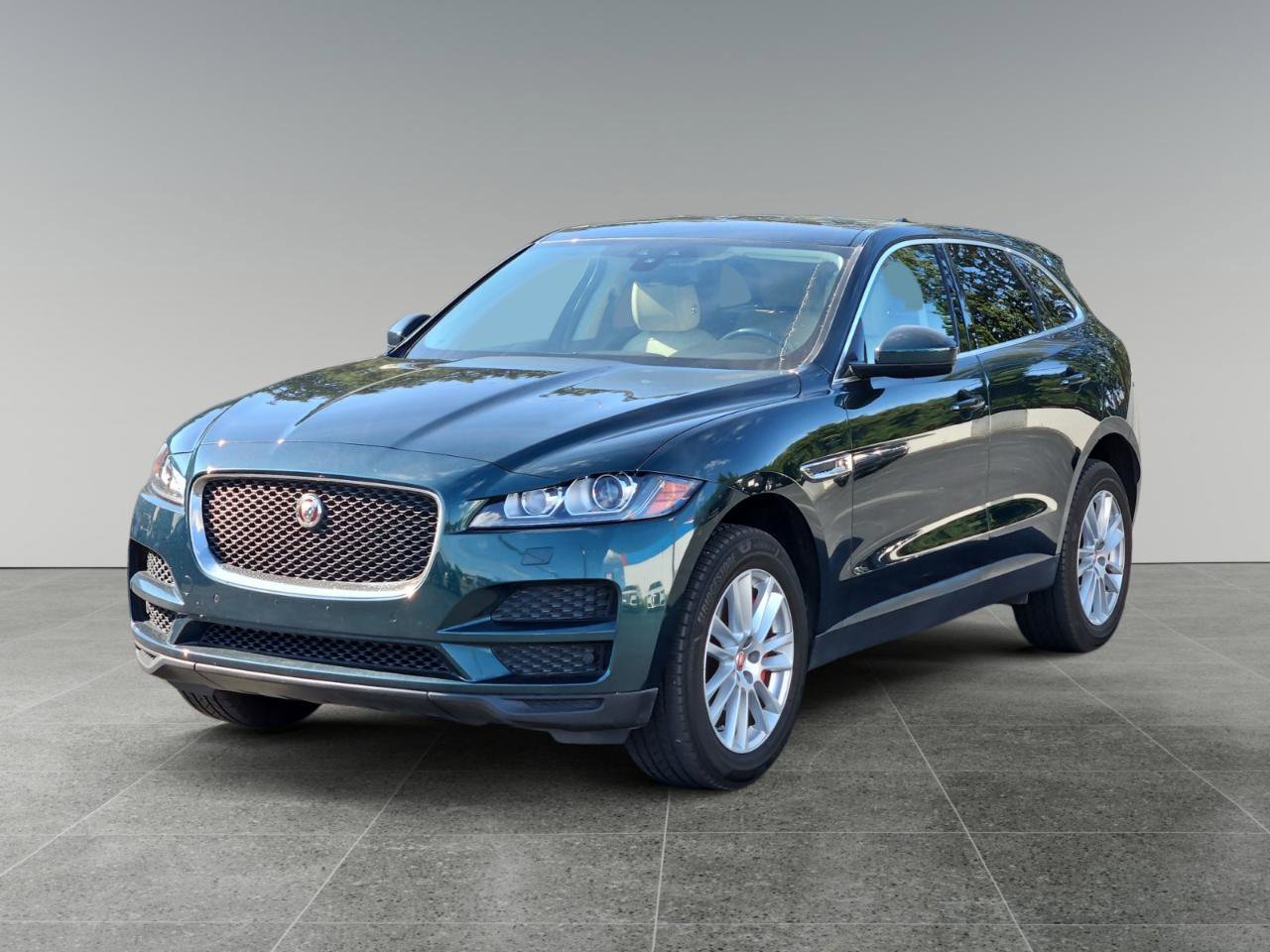 Used 2017 Jaguar F-PACE Prestige AWD/4WD image 3