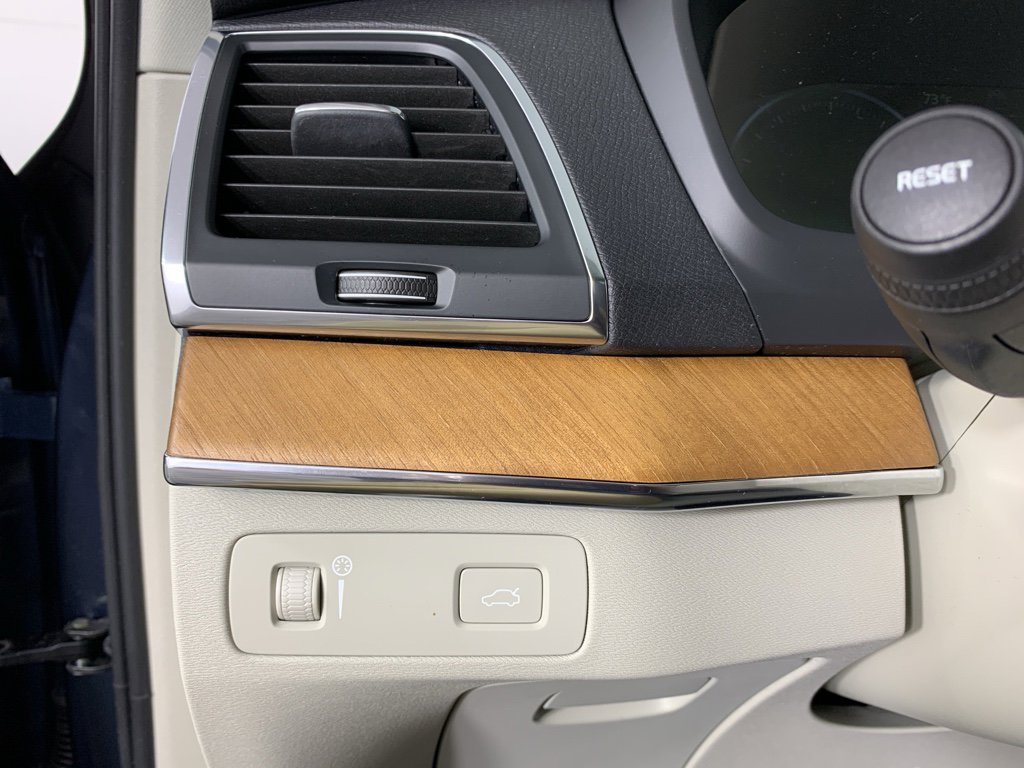 Used 2021 Volvo XC90 T6 Momentum image 17