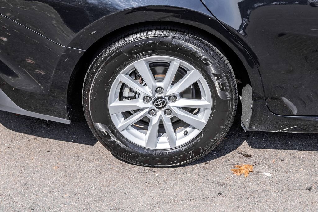 Used 2025 Toyota Camry LE FWD image 5