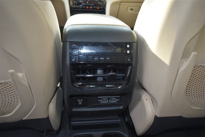 Used 2022 Jeep Grand Cherokee L Limited AWD/4WD image 32