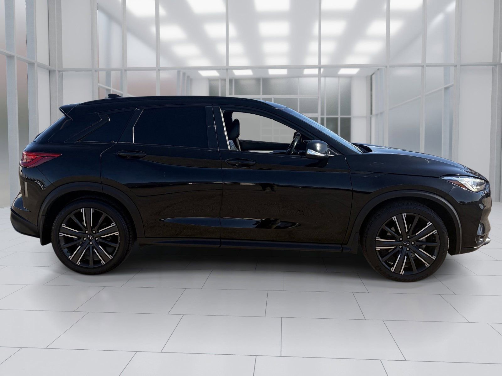 Used 2021 INFINITI QX50 Luxe w/ Appearance Package image 7