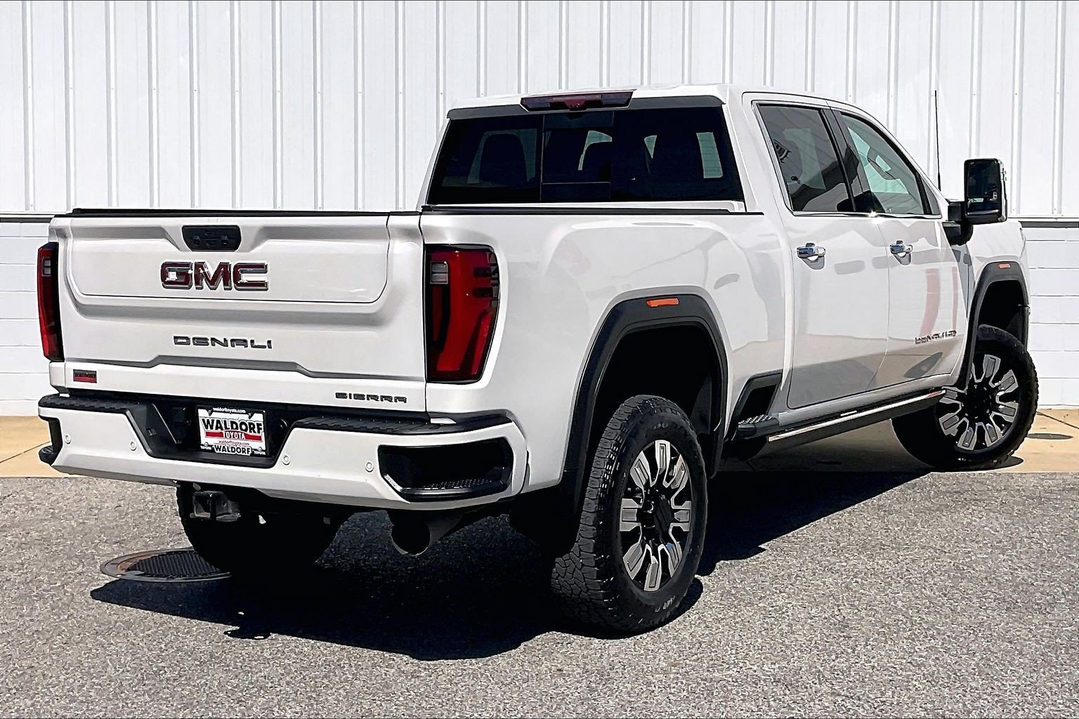 Used 2024 GMC Sierra 2500 Denali w/ Denali Reserve Package AWD/4WD image 17