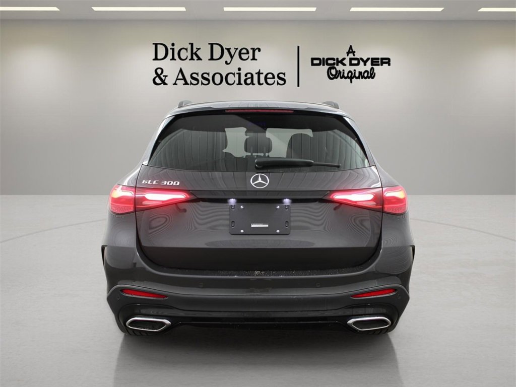 Used 2025 Mercedes-Benz GLC 300 image 8