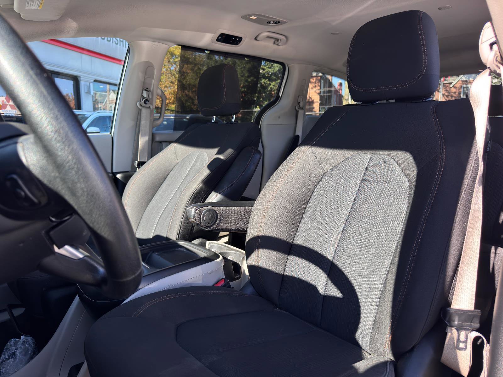 Used 2020 Chrysler Pacifica Touring image 15