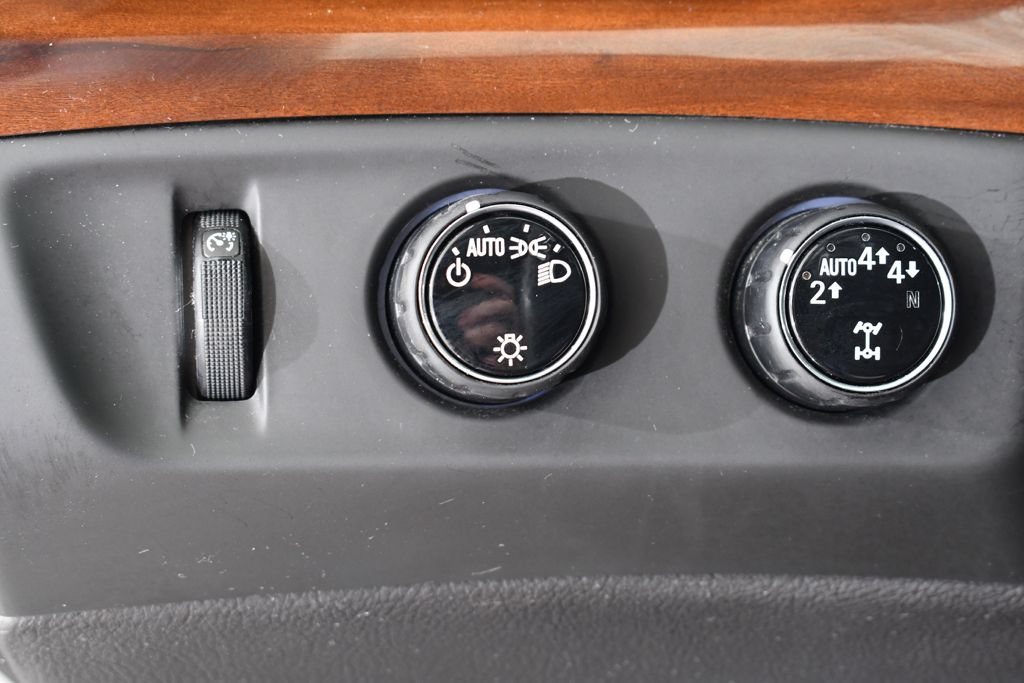Used 2018 Cadillac Escalade Luxury AWD/4WD image 29