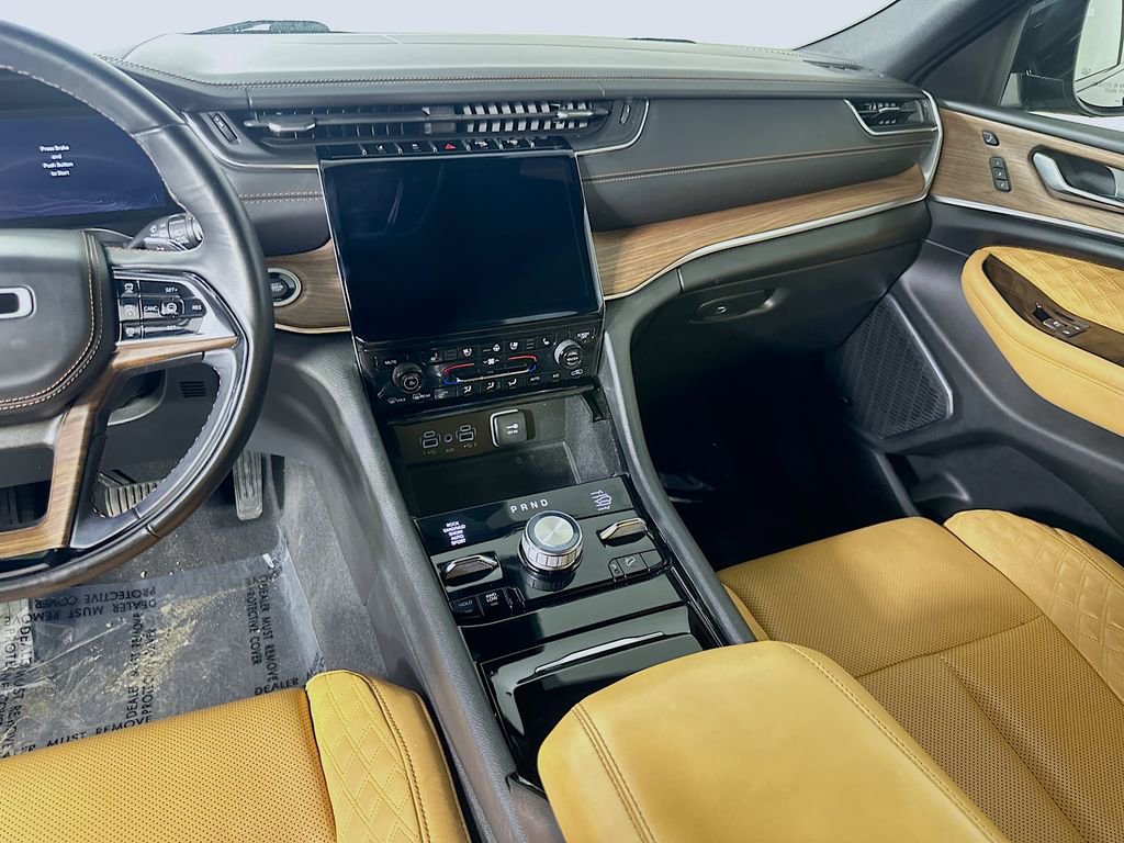 Used 2022 Jeep Grand Cherokee Summit w/ Luxury Tech Group V image 19