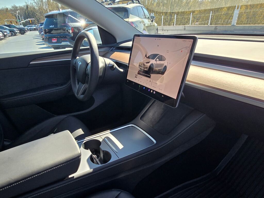 Used 2024 Tesla Model Y Performance AWD/4WD image 11