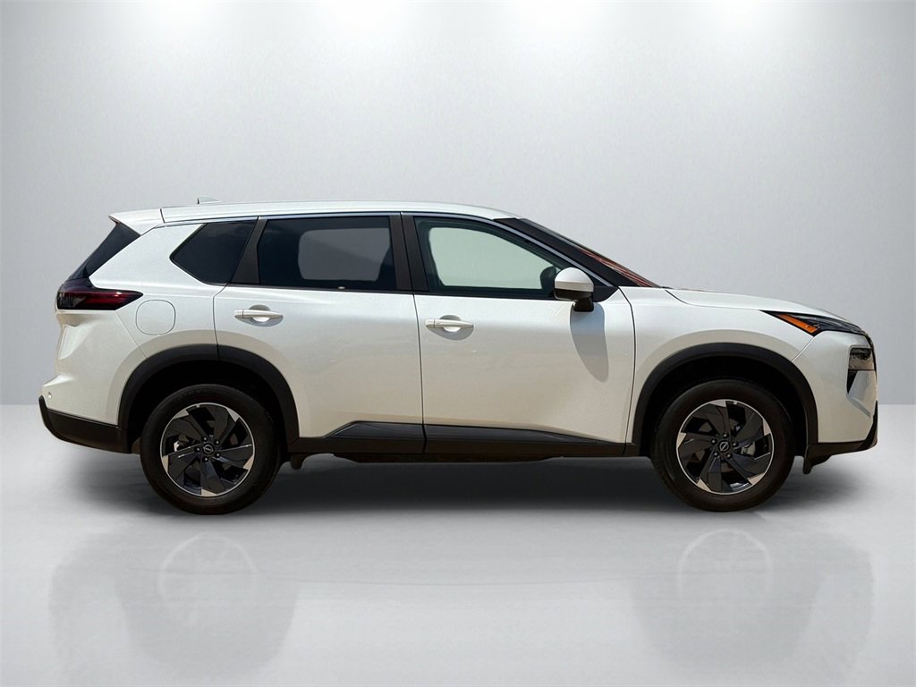 Used 2024 Nissan Rogue SV image 4
